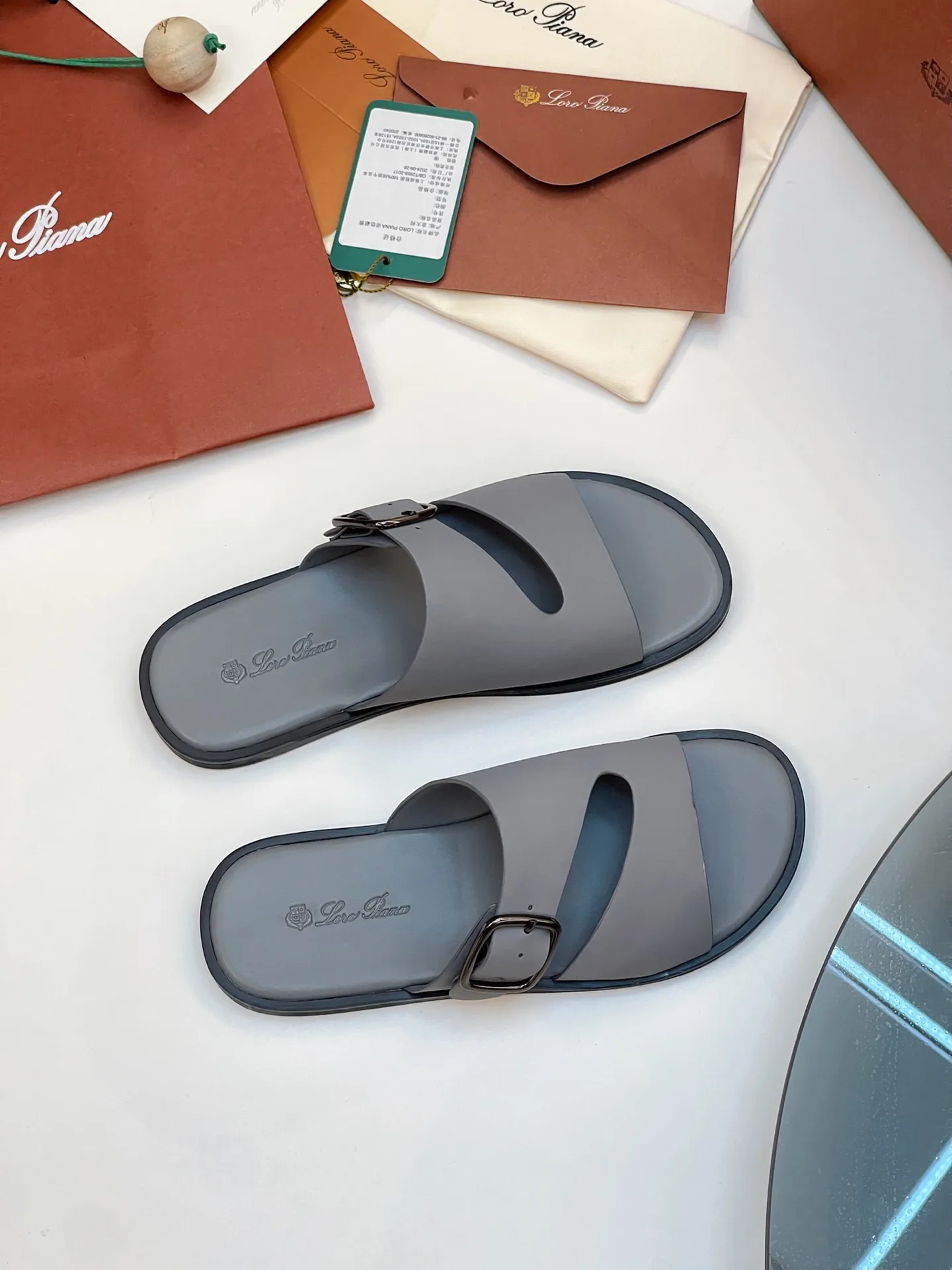 Men's shoes 💰420 Loro Piana, LP's popular spring and summer slippers are synchronized with the new counters, uppers are imported cowhide fabrics from Italy, high-quality splicing technology, soles: original soles specially provided by the original factory, exclusive molded soles are super comfortable, original factory orders, 🔍🔍high quality, you can go in and out of the counter at will, welcome to compare, code number 39-44 (order 38 45 46)